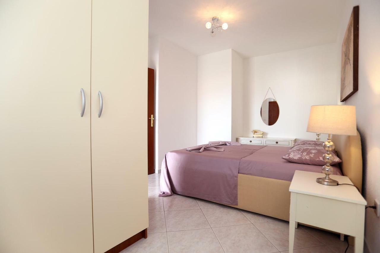 Apartment Katarina Трогір Екстер'єр фото