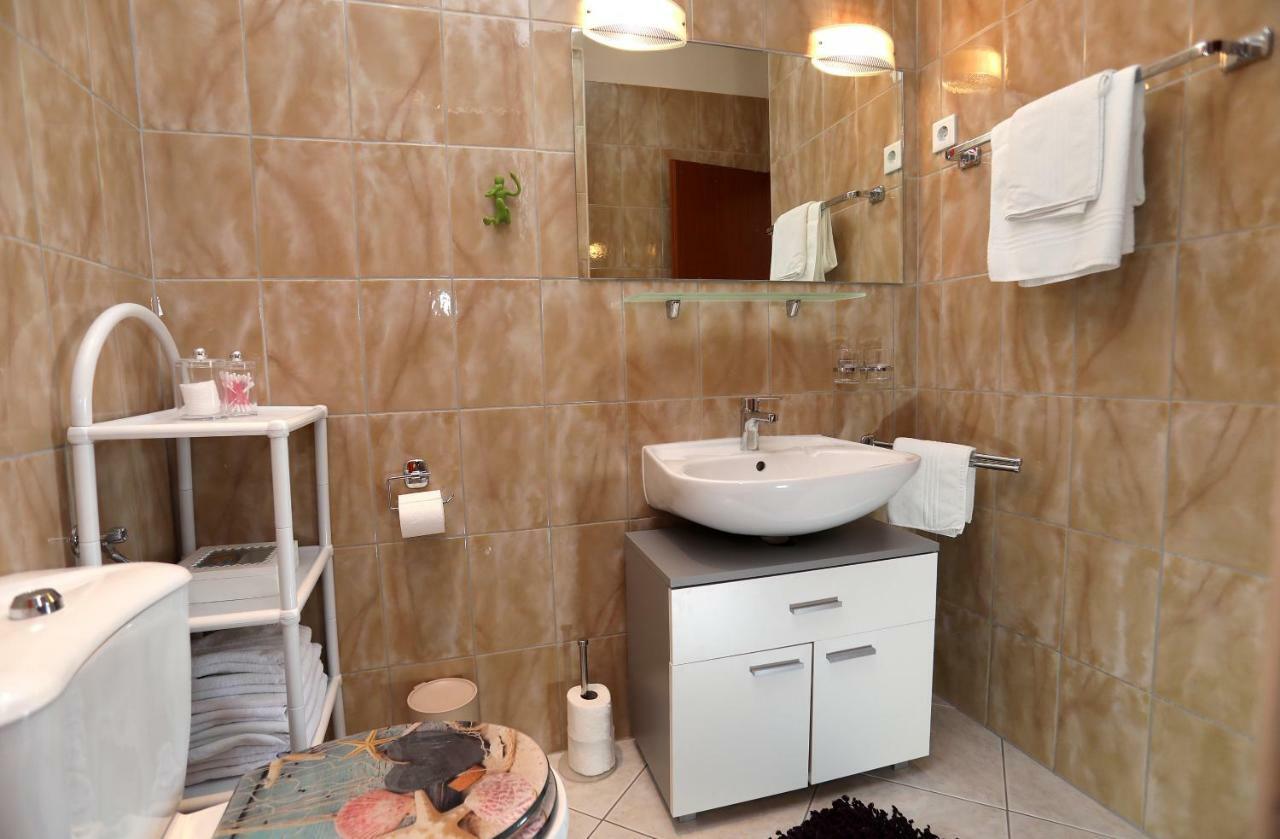 Apartment Katarina Трогір Екстер'єр фото